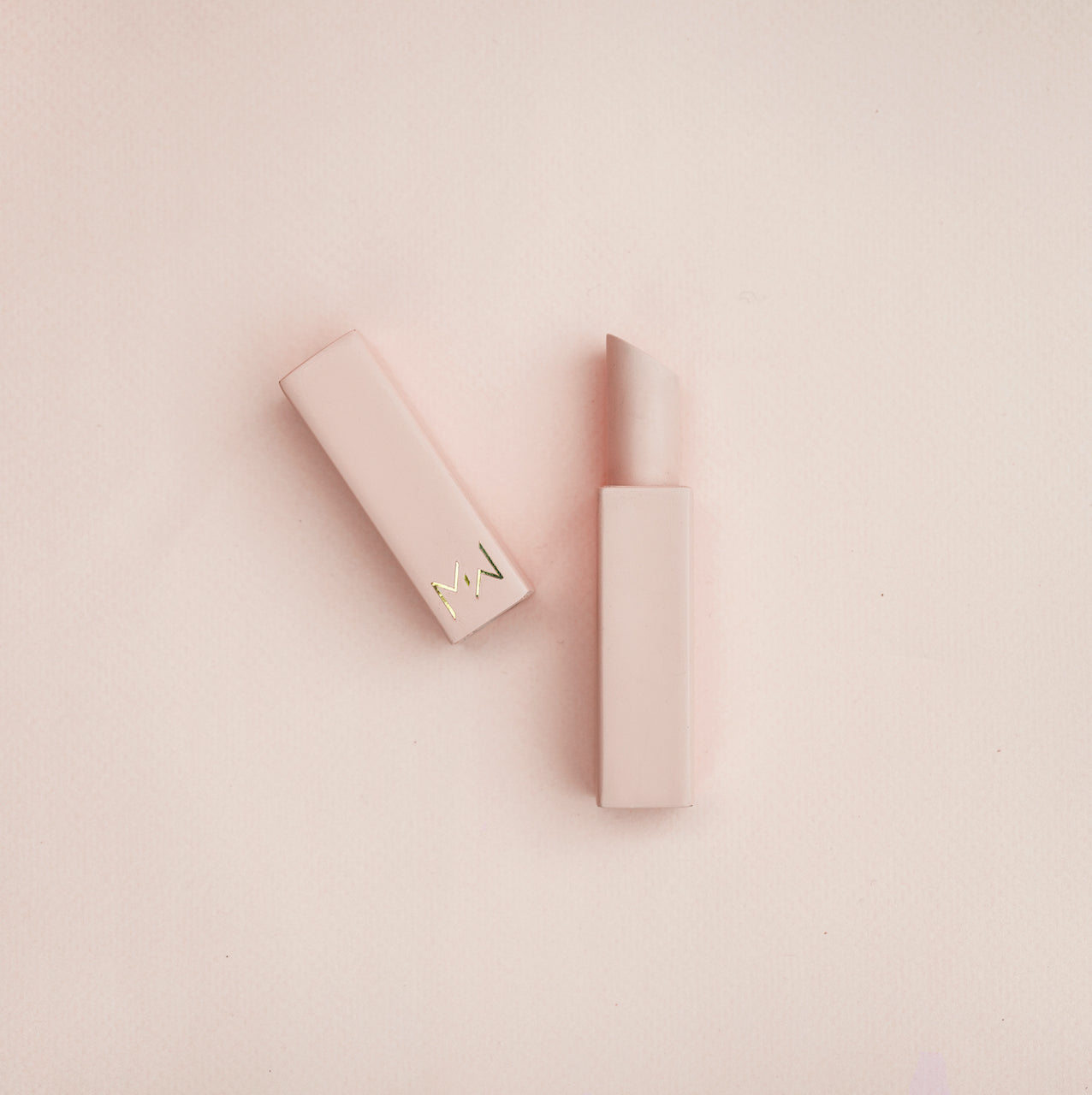 Pink joint holder lipstick tube from MISSWEED